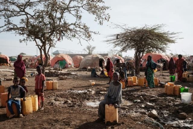 UN humanitarian chief says famine 'at the door' in Somalia